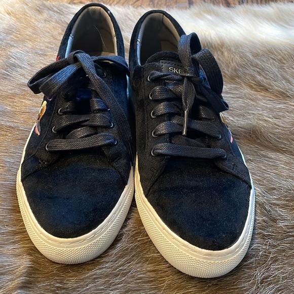 SKECHERS velvet embroidered floral shoes sneakers - Picture 3 of 6